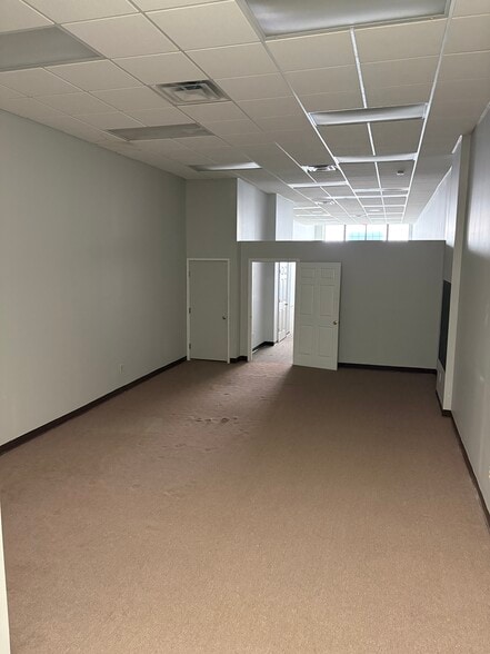 More Photos Of 736-740 Monmouth St, Newport Storefront Retail Residential For Lease