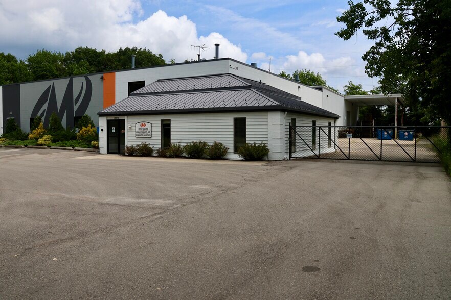 More Photos Of 18570 Trimble Ct, Spring Lake Warehouse For Sale