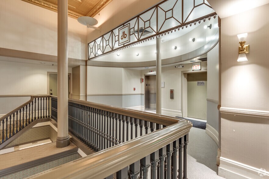 More Photos Of 175 N Franklin St, Chicago Loft Creative Space For Lease