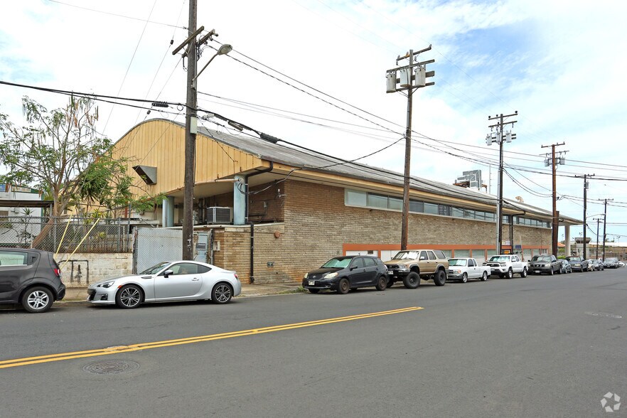 More Photos Of 2200 Kamehameha Hwy, Honolulu General Retail For Lease