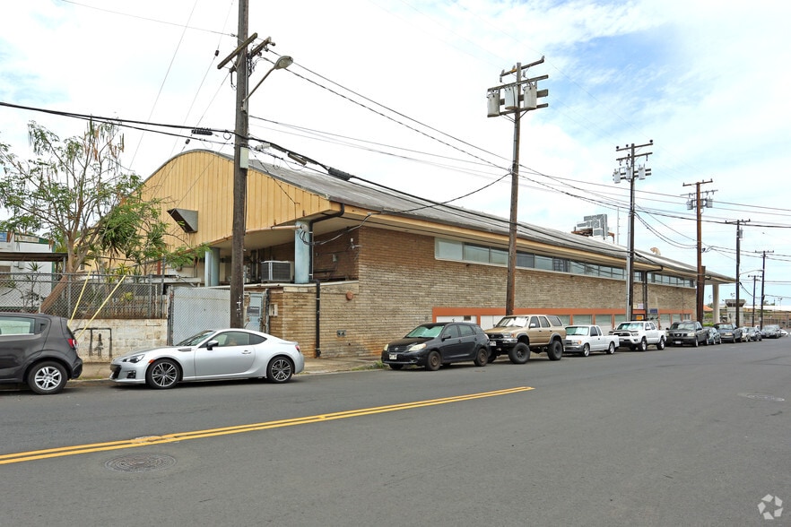 More Photos Of 2200 Kamehameha Hwy, Honolulu Storefront Retail Office For Lease