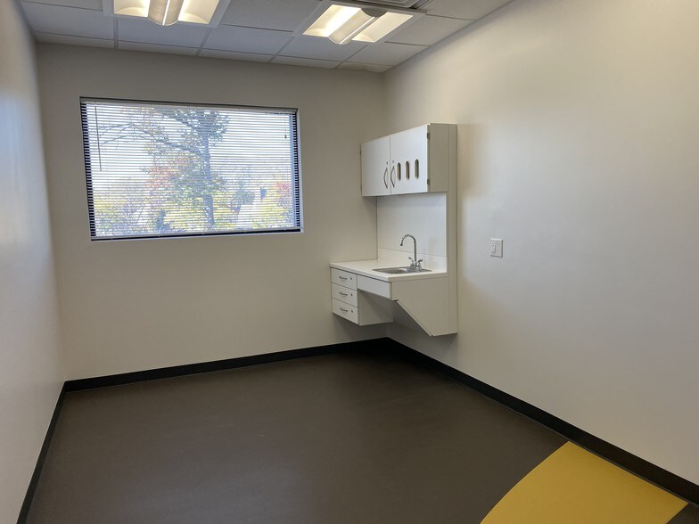 More Photos Of 26-19 Francis Lewis Blvd, Flushing Medical For Lease