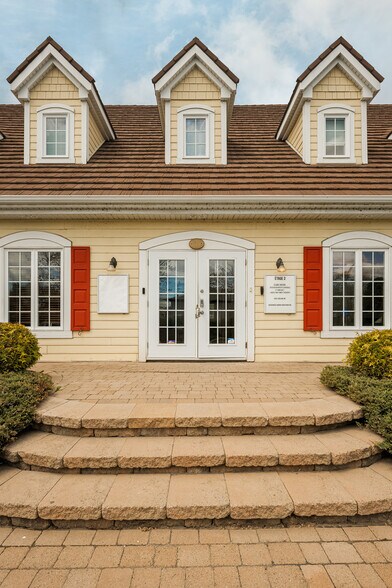More Photos Of 675 Boul Samson, Laval Office For Sale