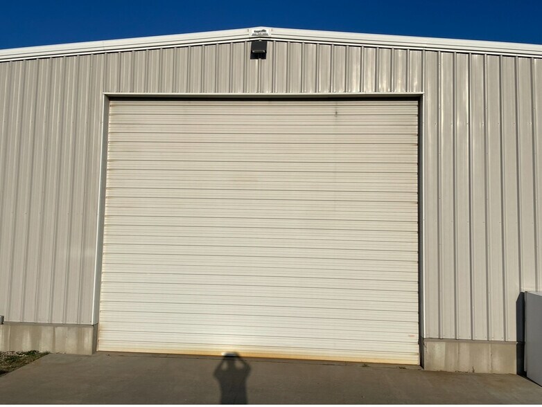 More Photos Of 523 Business Parkway rd, Falls City Manufacturing For Sale