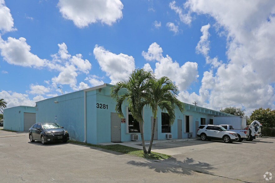 Primary Photo Of 3273-3289 Lake Worth Rd, Palm Springs Warehouse For Lease