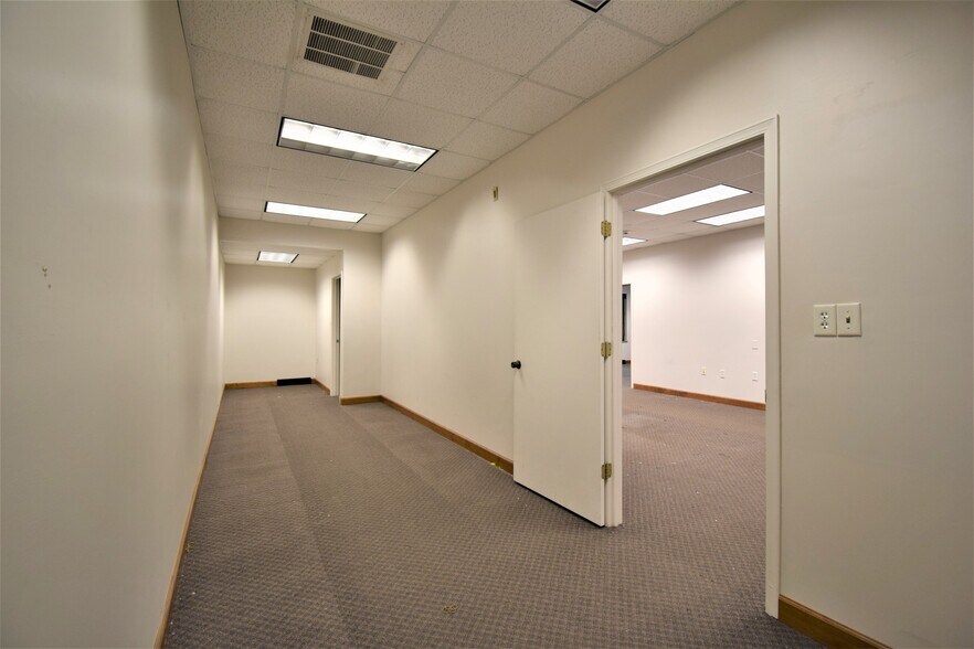 More Photos Of 716 Main St, Mount Vernon Office For Sale