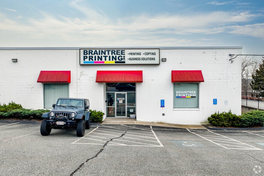 More Photos Of 230 Wood Rd, Braintree Freestanding For Sale