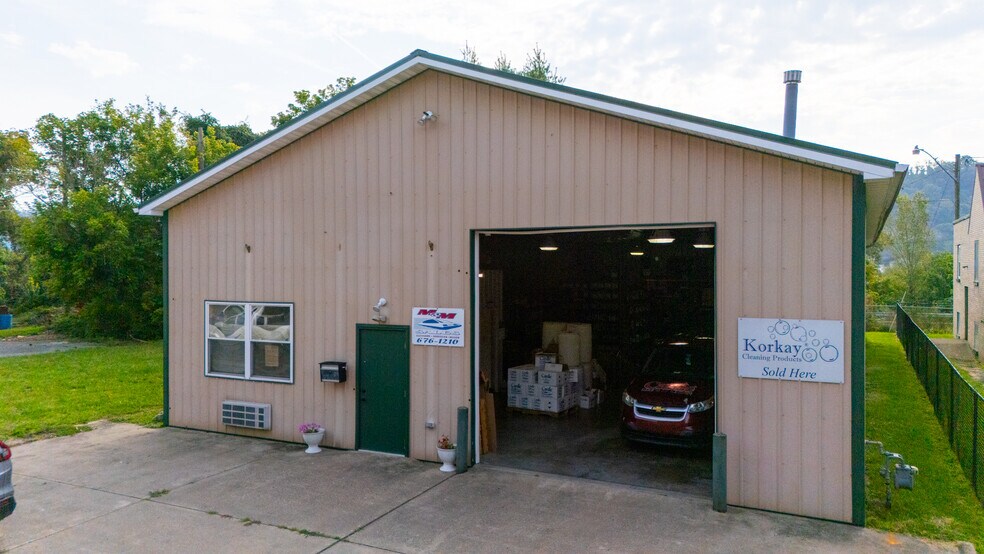 More Photos Of 3470 Belmont St, Bellaire Auto Salvage Facility For Sale