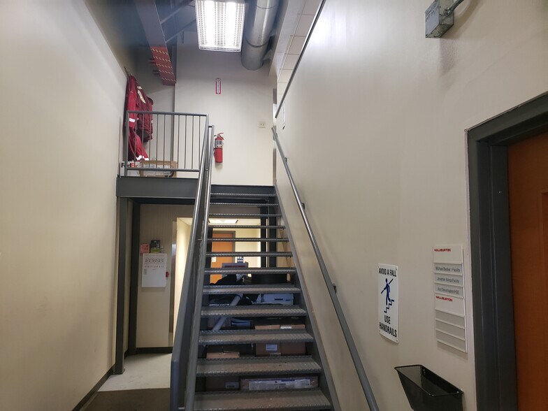More Photos Of 420 Halliburton Dr, Williston Industrial For Lease