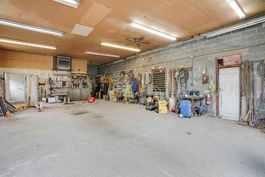 More Photos Of 91 Squawfield Rd, Westfield Service For Sale
