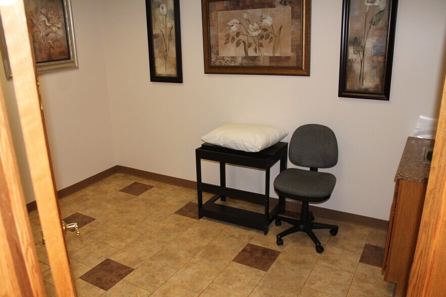 More Photos Of 215 Grove City Rd, Slippery Rock Medical For Sale