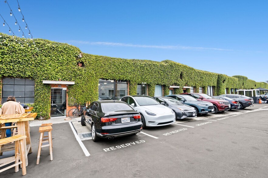 More Photos Of 2014-2058 Broadway, Santa Monica Office For Lease