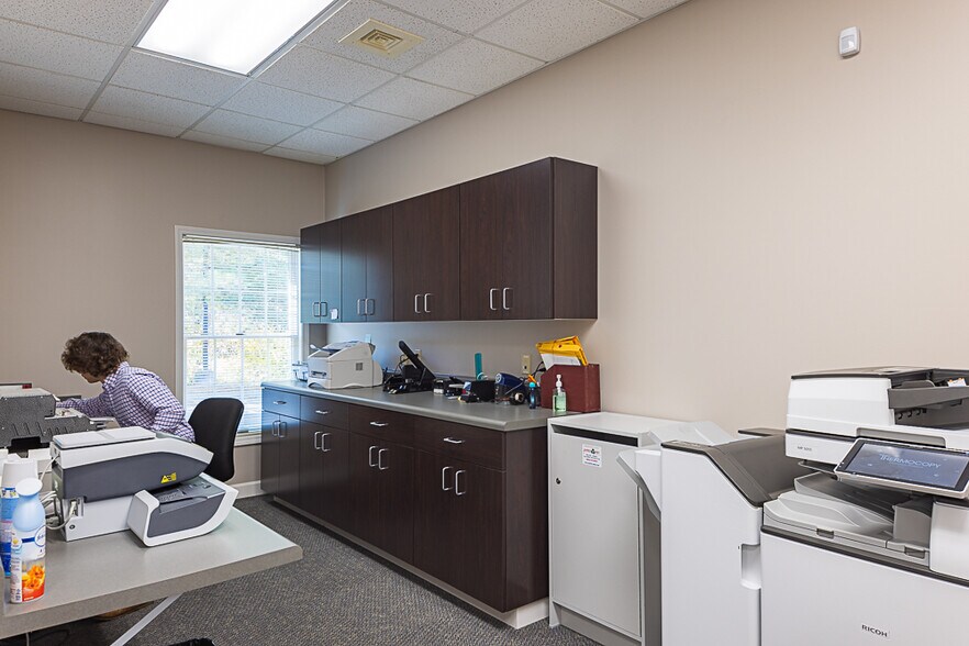 More Photos Of 801-C Sunset Dr, Johnson City Office Residential For Lease