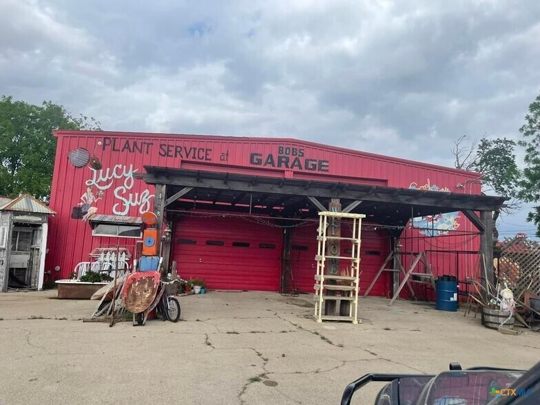 More Photos Of 107 10th St, Lampasas General Retail For Sale