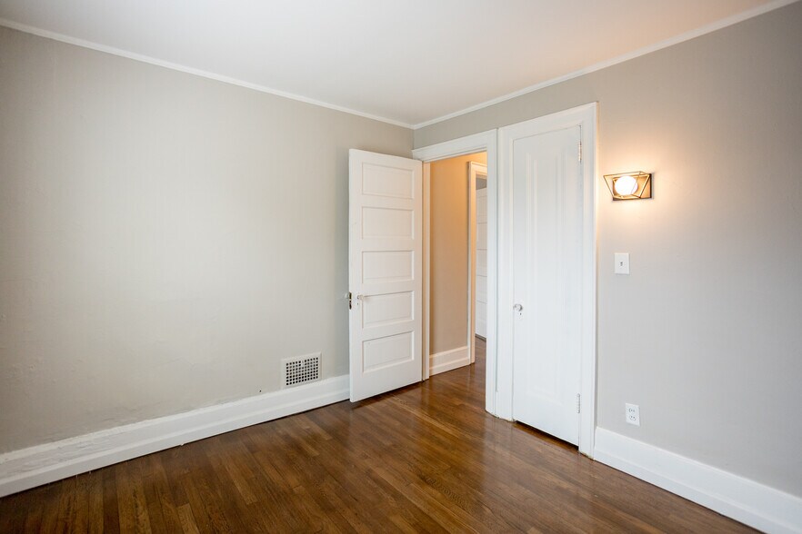 More Photos Of 8126 E Vernor Hwy, Detroit Apartments For Sale