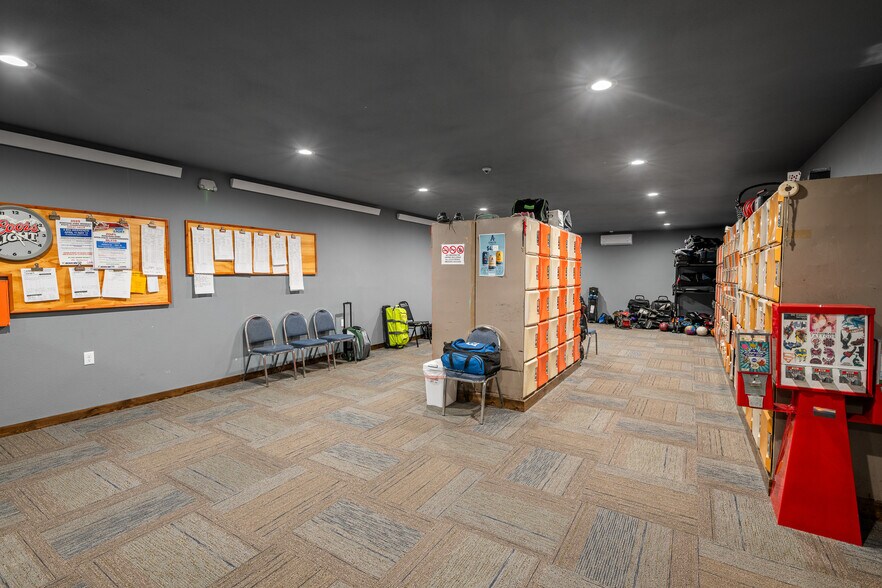 More Photos Of 412 Main St SW, Ronan Sports And Entertainment For Sale