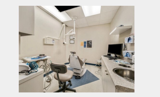 More Photos Of 1111 Mayor Magrath Dr S, Lethbridge Storefront For Lease