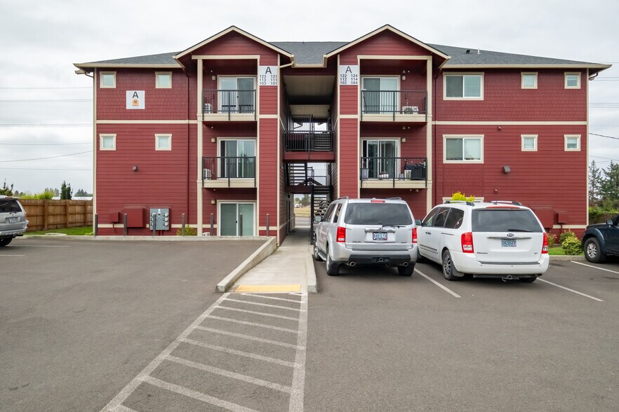 More Photos Of 13001 S Crompton's Ln, Molalla Apartments For Sale