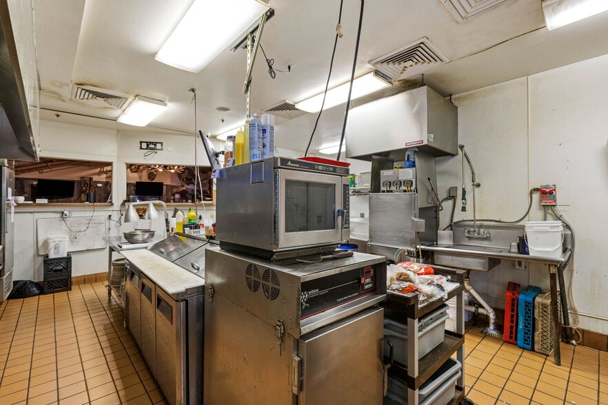 More Photos Of 5100-N Star Blvd, Great Falls Storefront Retail Office For Sale