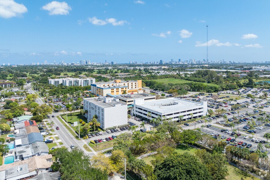 More Photos Of 3700 Washington St, Hollywood Medical For Lease