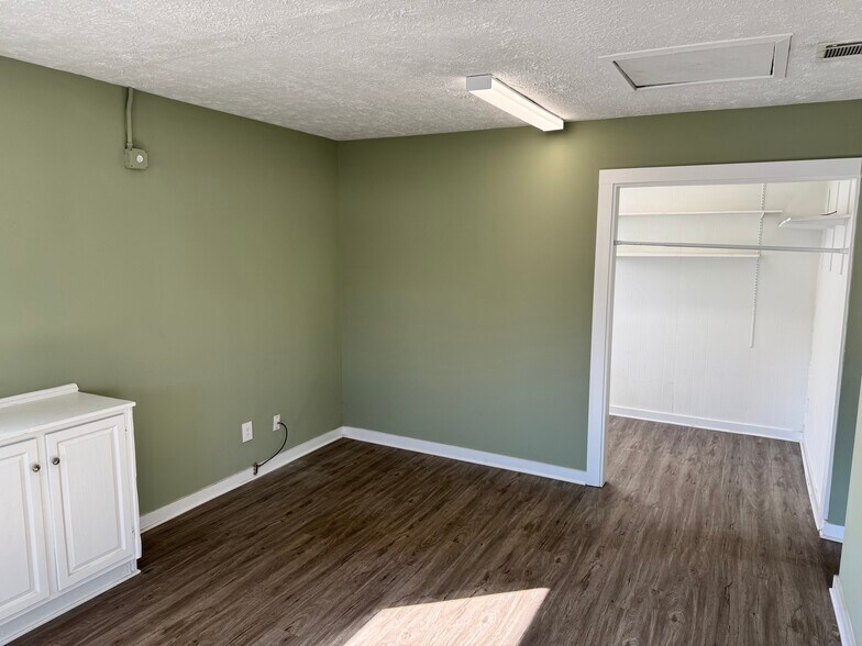 More Photos Of 8 N Clarendon Ave, Avondale Estates Freestanding For Sale