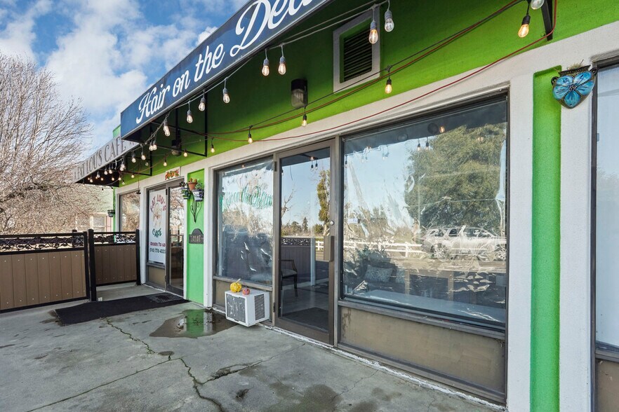 More Photos Of 14144 Market St, Walnut Grove Storefront For Sale