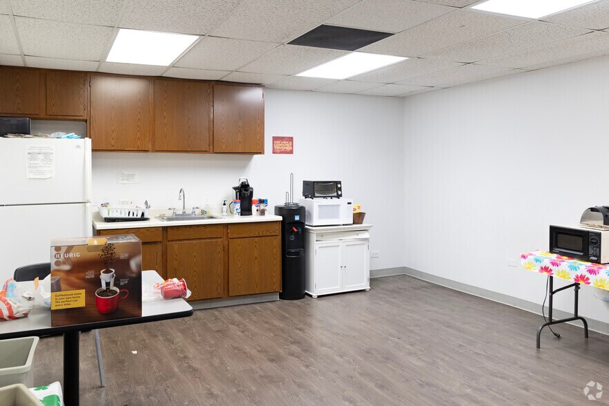 More Photos Of 1400 Renaissance Dr, Park Ridge Office For Sale