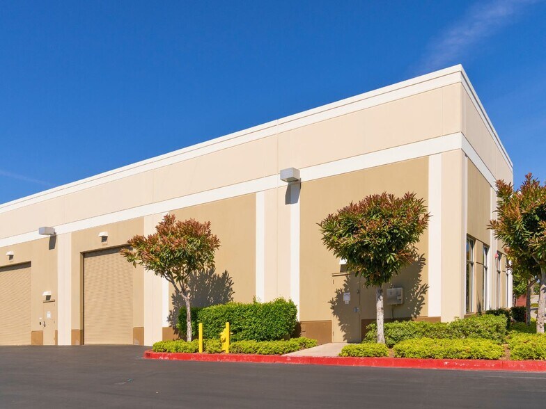 More Photos Of 1350-1358 S Ritchey St, Santa Ana Warehouse For Lease