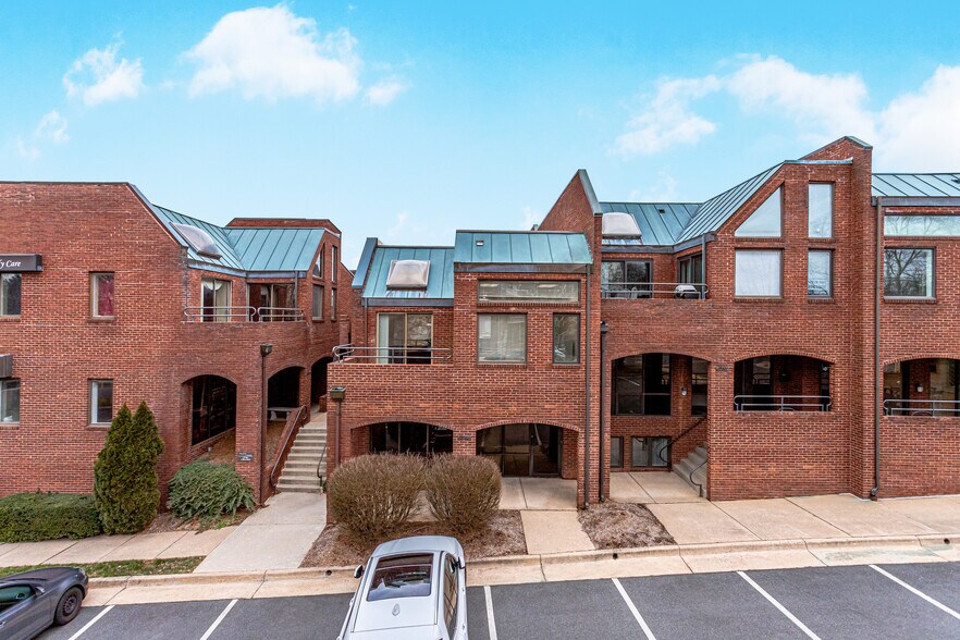 More Photos Of 6756 Old McLean Village Dr, McLean Loft Creative Space For Sale