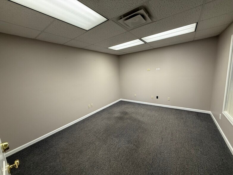 More Photos Of 11834 Capital Way, Louisville Warehouse For Lease