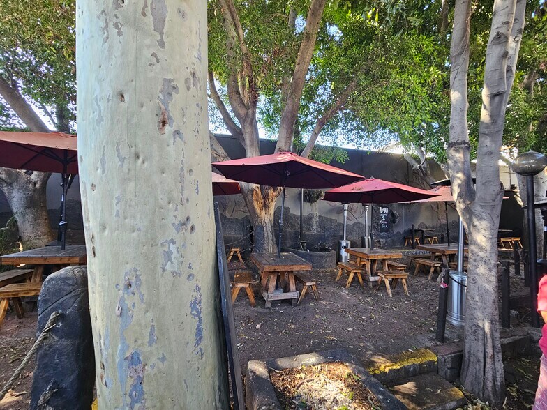 More Photos Of 11026 Magnolia Blvd, North Hollywood Restaurant For Sale