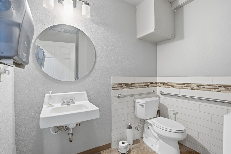 More Photos Of 1124 Pines Rd, Spokane Medical For Sale