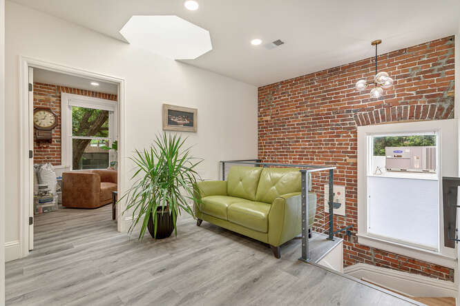 More Photos Of 1658-1668 N Lafayette St, Denver Office For Sale