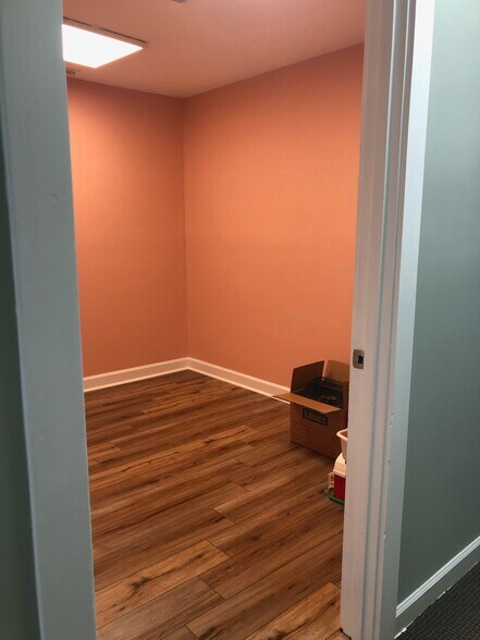 More Photos Of 1762 Metromedical Dr, Fayetteville Medical For Sale