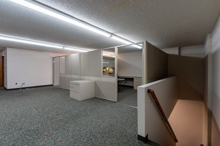More Photos Of 2500 W 31st St, Lawrence Office For Sale