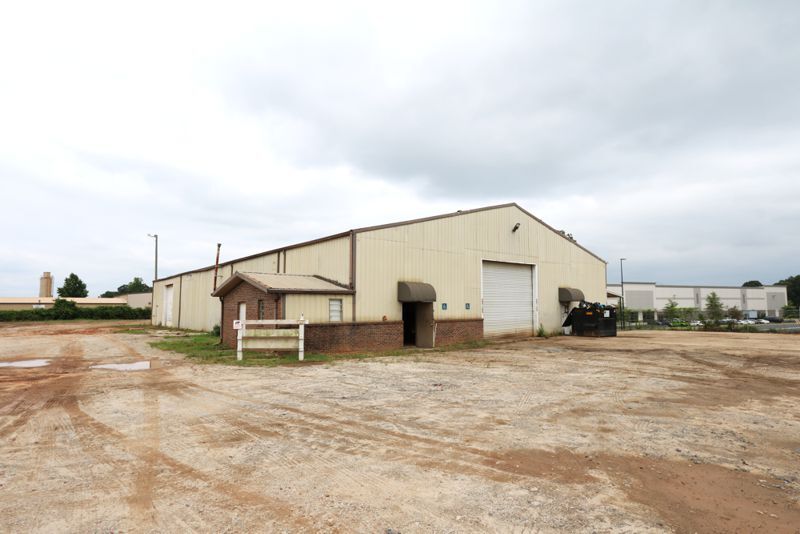 More Photos Of 524 Chucks Dr, Duncan Warehouse For Lease