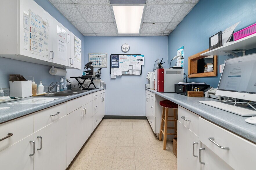 More Photos Of 3431 Waterlick Rd, Lynchburg Veterinarian Kennel For Sale