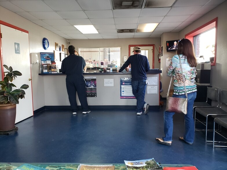 More Photos Of 200 Daniel Moore St, Portland Auto Repair For Sale