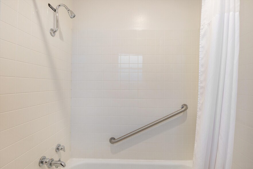 More Photos Of 1354 S 2nd St, Raton Hotel For Sale