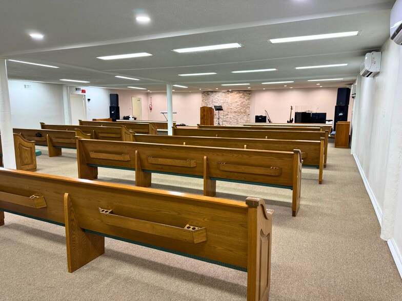 More Photos Of 1922 Dallas St, Pasadena Religious Facility For Sale