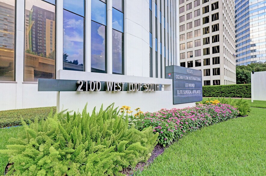 More Photos Of 2100 West Loop South, Houston Coworking Space