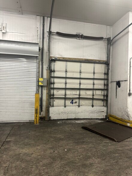 More Photos Of 9601-9667 NW 33rd St, Miami Service For Lease