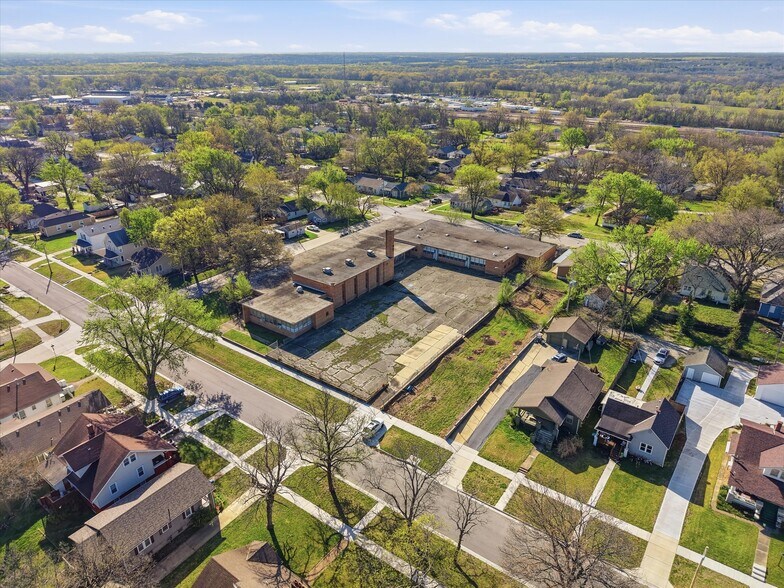 More Photos Of 1009 W Pacific, Osawatomie Schools For Sale