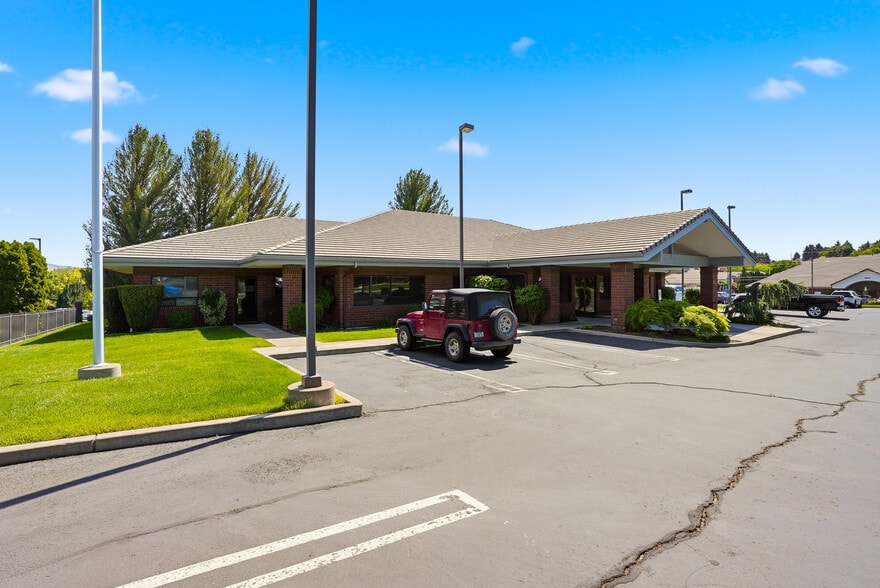 More Photos Of 801 N 39th Ave, Yakima Office For Sale