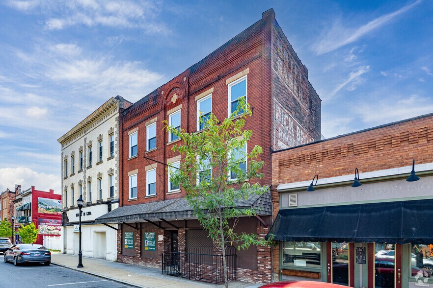 Primary Photo Of 465 Merchant St, Ambridge Storefront Retail Residential For Sale