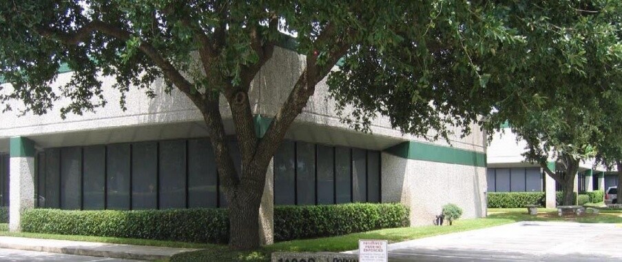 More Photos Of 600 Century Plaza Dr, Houston Light Distribution For Lease