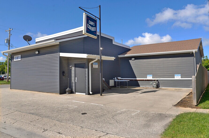 Primary Photo Of 221 20th Ave, Ottawa Bar For Sale