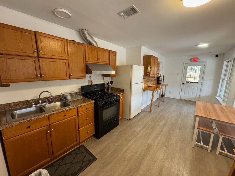 More Photos Of 3430 Land Rd, Alpharetta Religious Facility For Sale