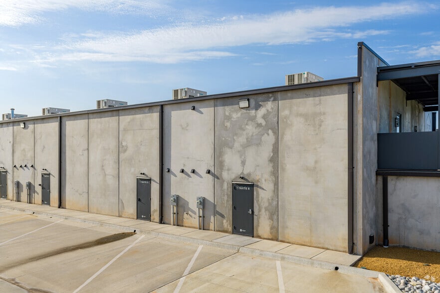 More Photos Of 3825 NW 166th St, Edmond Light Manufacturing For Lease