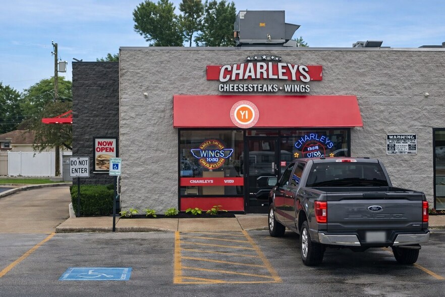 Primary Photo Of 1001 E 162nd St, South Holland Restaurant For Lease